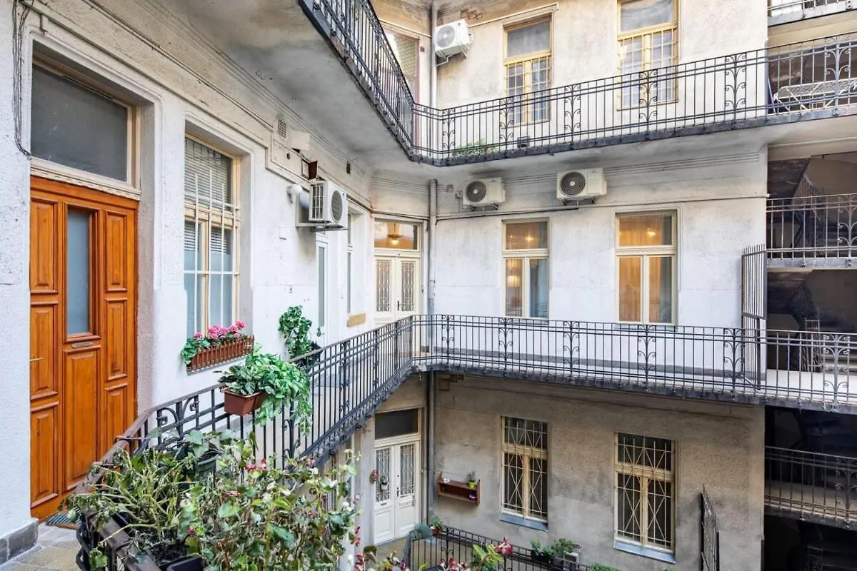 Apartment Central - Quiet Sleep For Solo Traveller Budapest Hungary